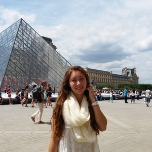 Meet your Posher, Alexis